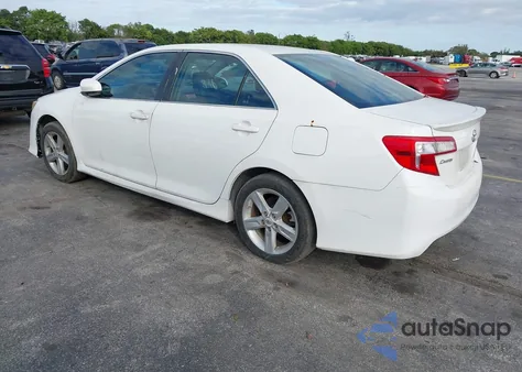 2014 Toyota Camry Se z USA, uszkodzony, nr VIN 4T1BF1FK7EU310423